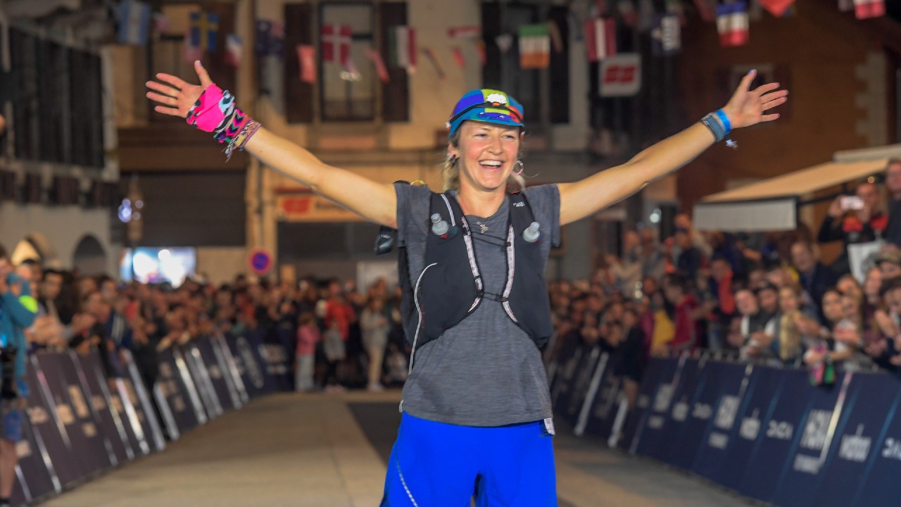 Martina Valmassoi winning the 2022 UTMB TDS