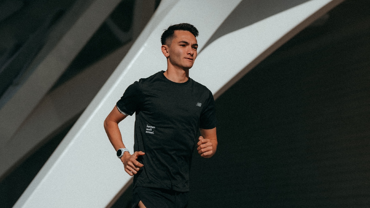 Alex Yee Valencia marathon training 2025 COROS