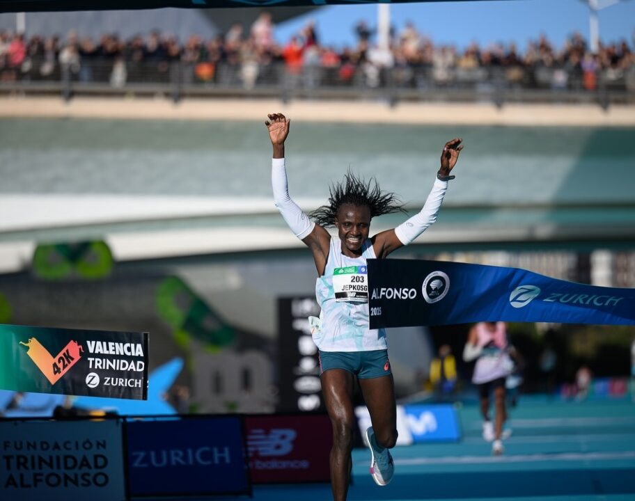 Joyciline Jepkosgei wins Valencia Marathon 2025 mk2