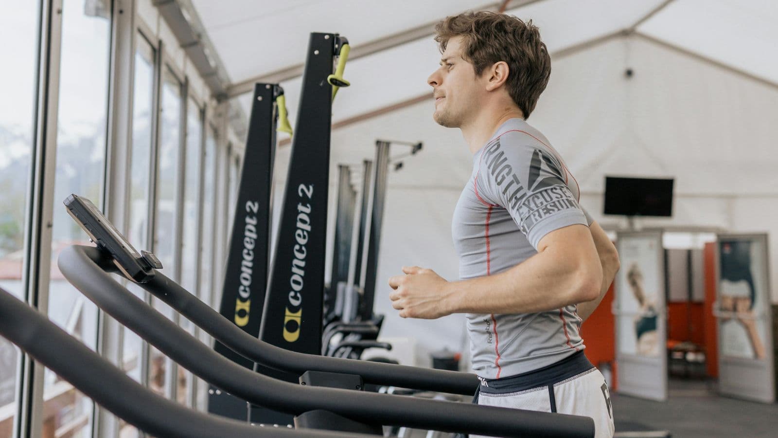 Runner training on treadmill while preparing for a VO2 max test, focusing on pace, effort, and aerobic performance