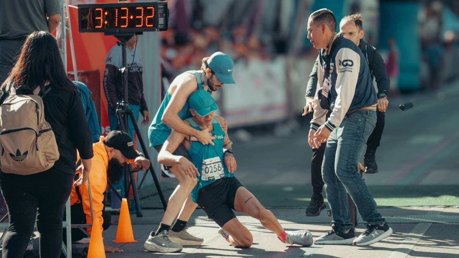 Marathon runner holding knee in pain during race highlighting impact of improper cadence on injury risk