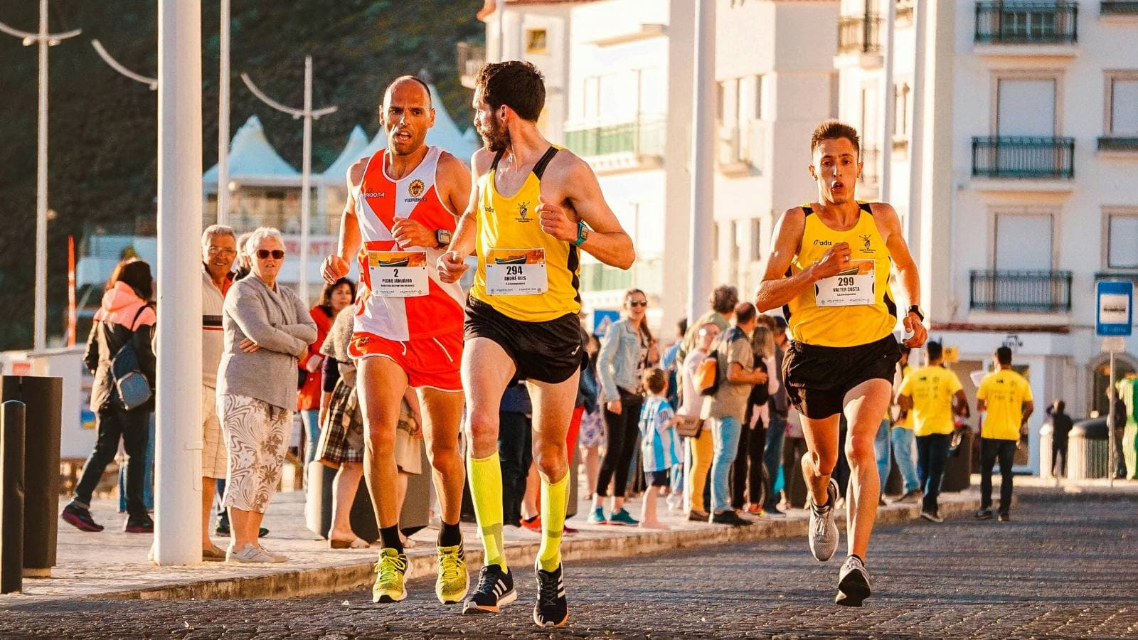 runner doing easy pace endurance run to build aerobic base and improve stamina