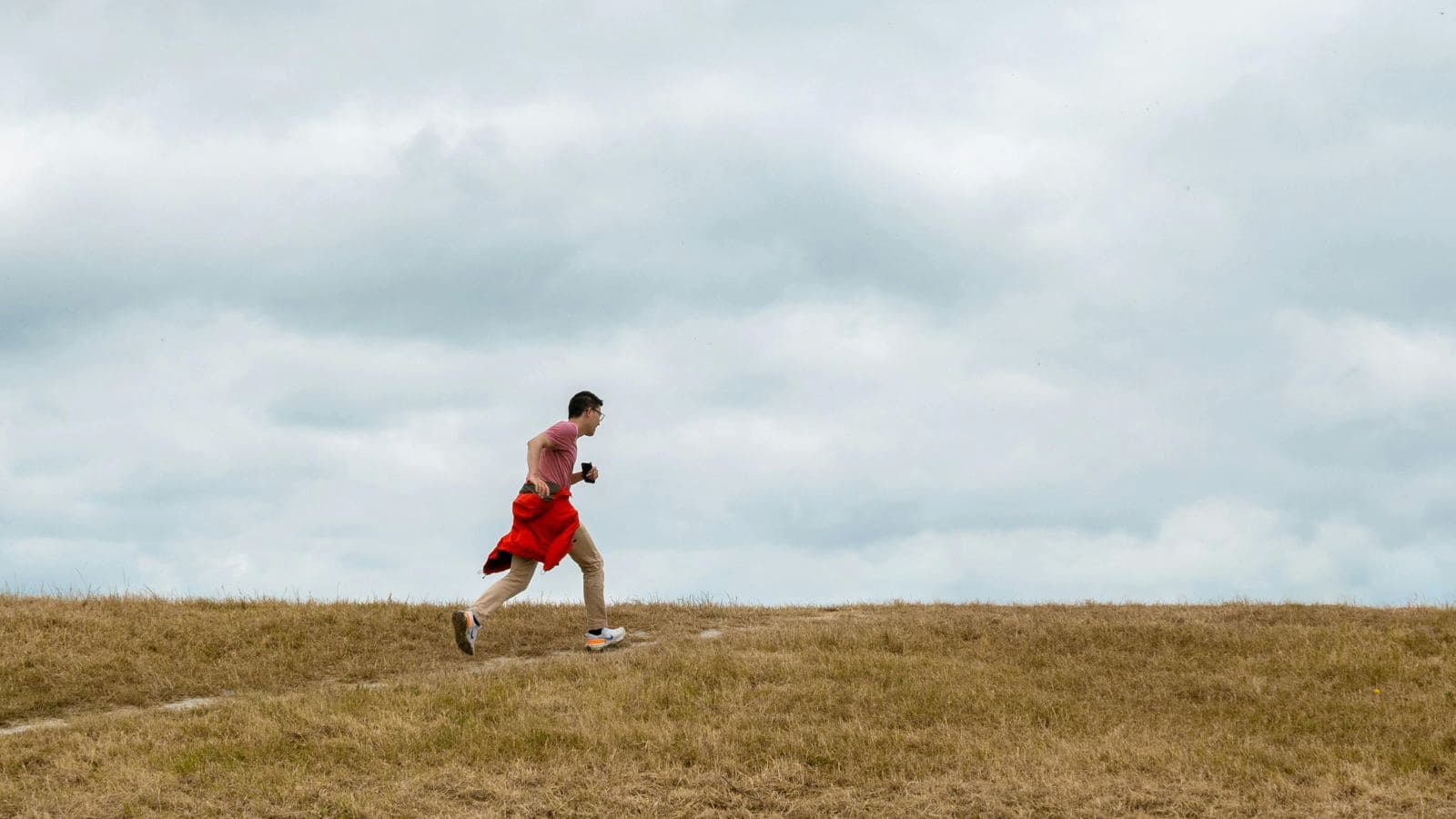 runner training uphill to improve fitness leg strength and endurance performance