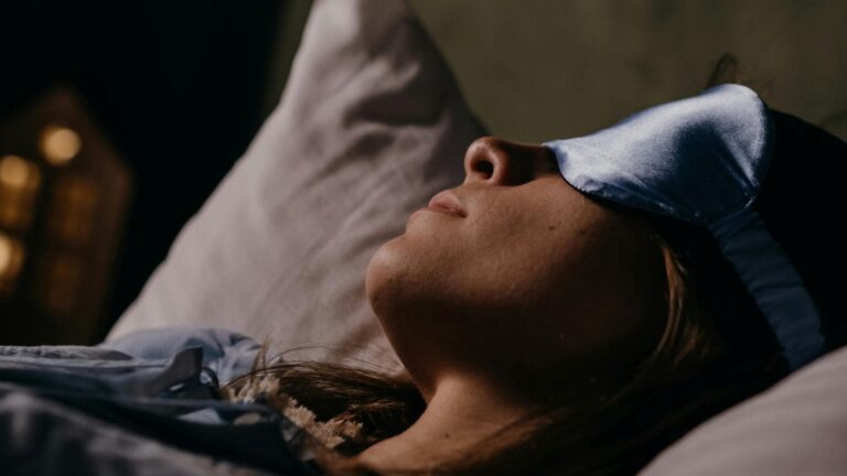 runner maintaining healthy sleep routine to improve recovery and running performance