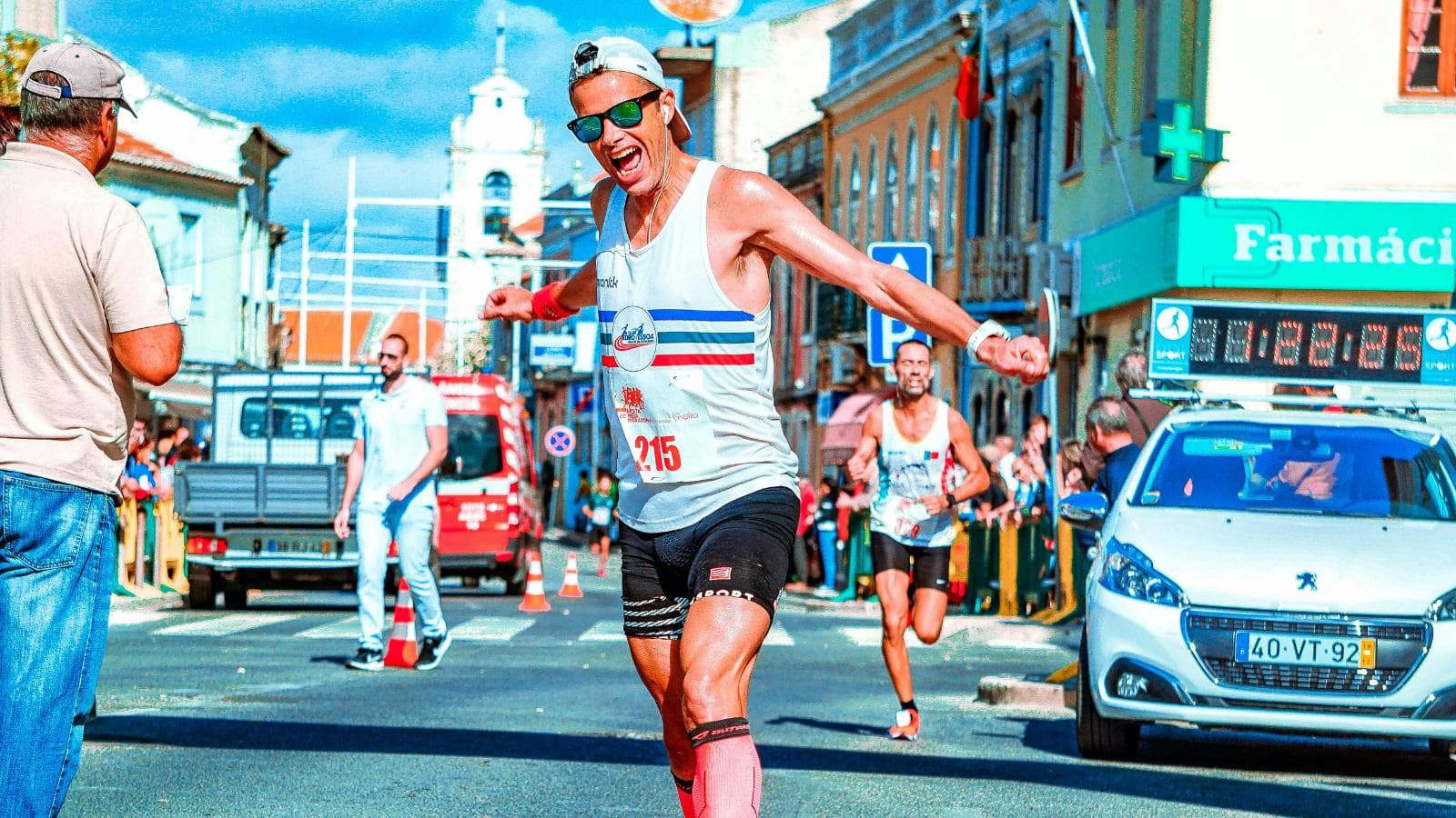 runner monitoring pace and effort during race to maintain controlled negative split strategy