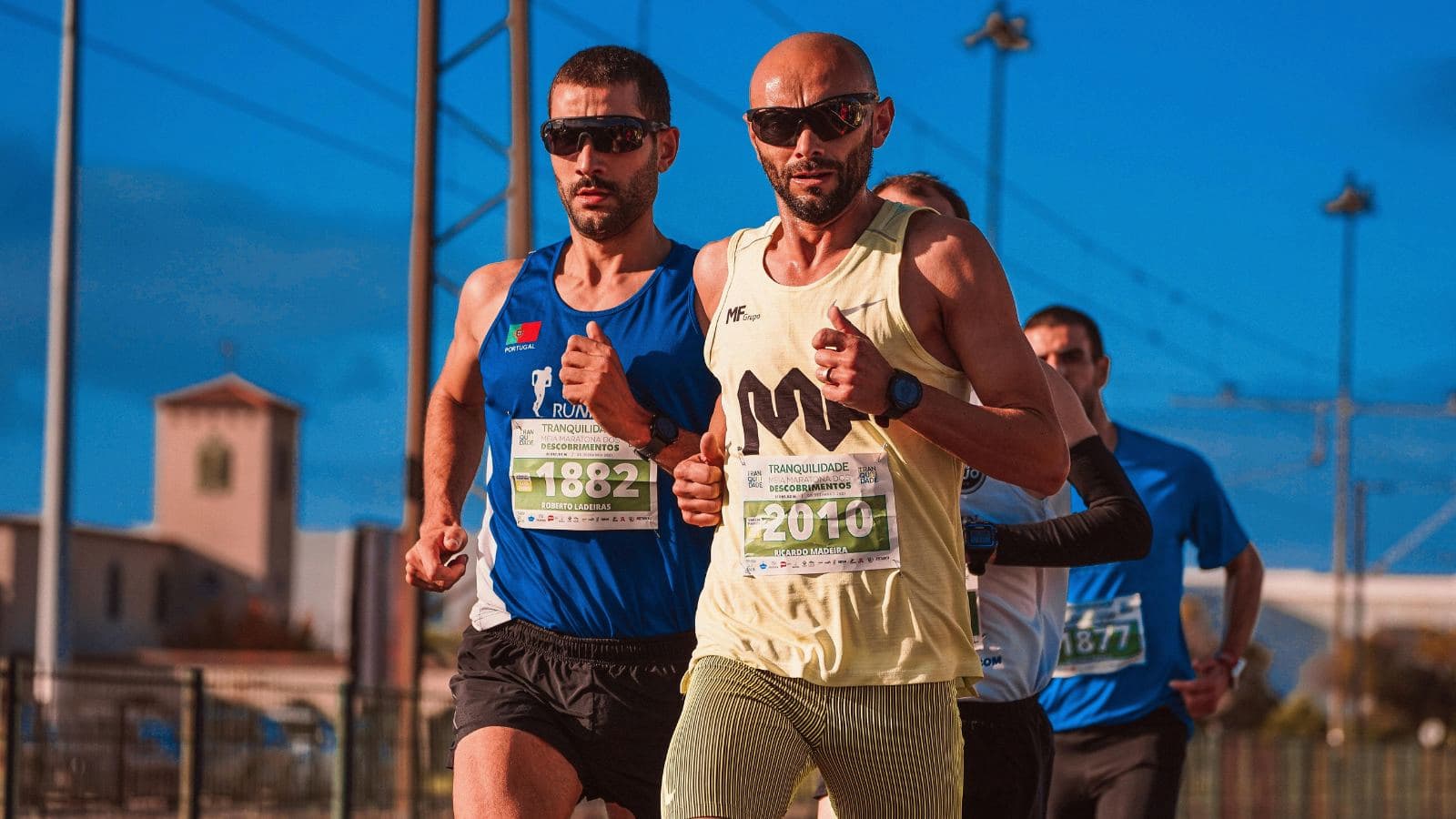 runner doing structured tempo workout to improve marathon endurance and pacing strategy
