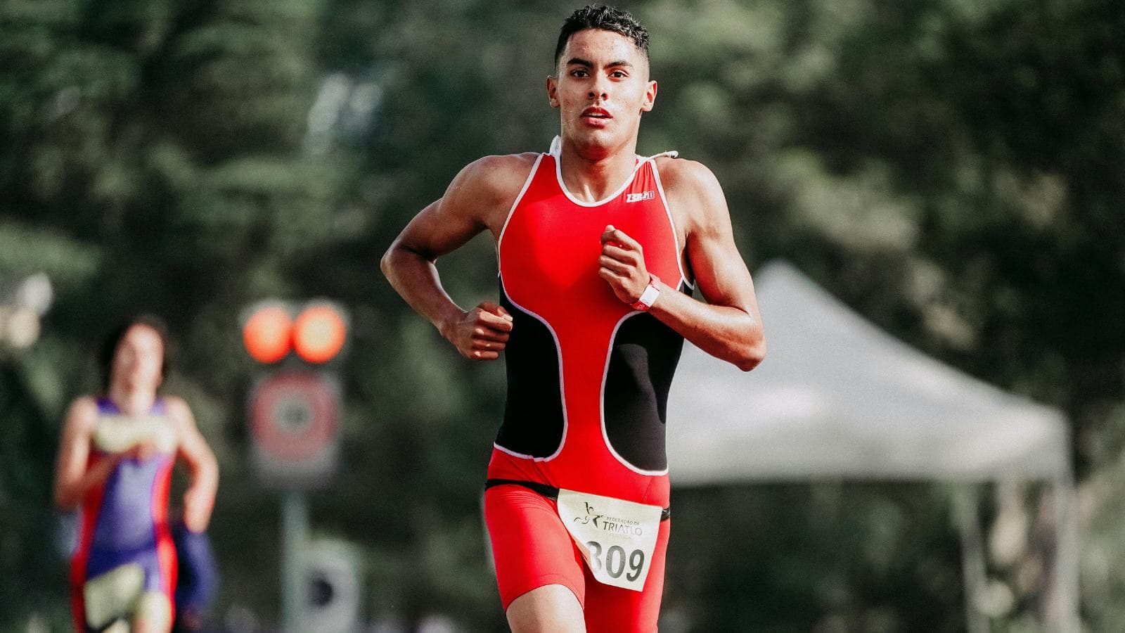 runner maintaining efficient running form and smooth stride during endurance training
