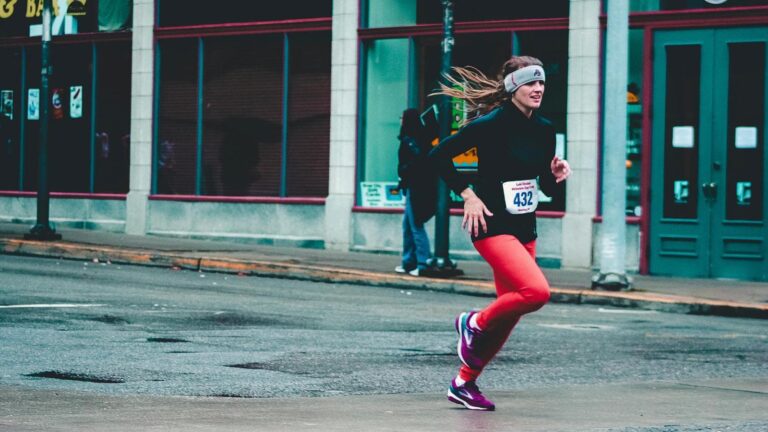 distance runner training safely in snowy or cold weather wearing layered winter running clothing