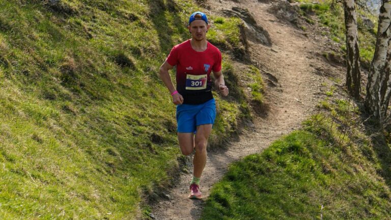 runner maintaining smooth downhill running form to improve marathon performance and endurance