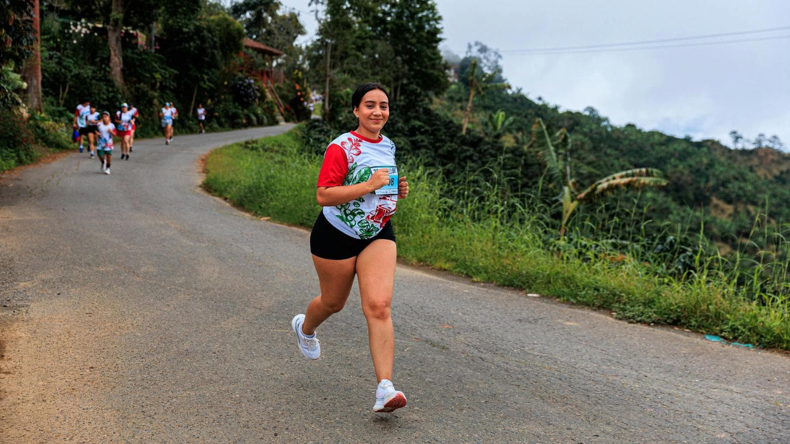 marathon runner using efficient downhill running technique during road race descent