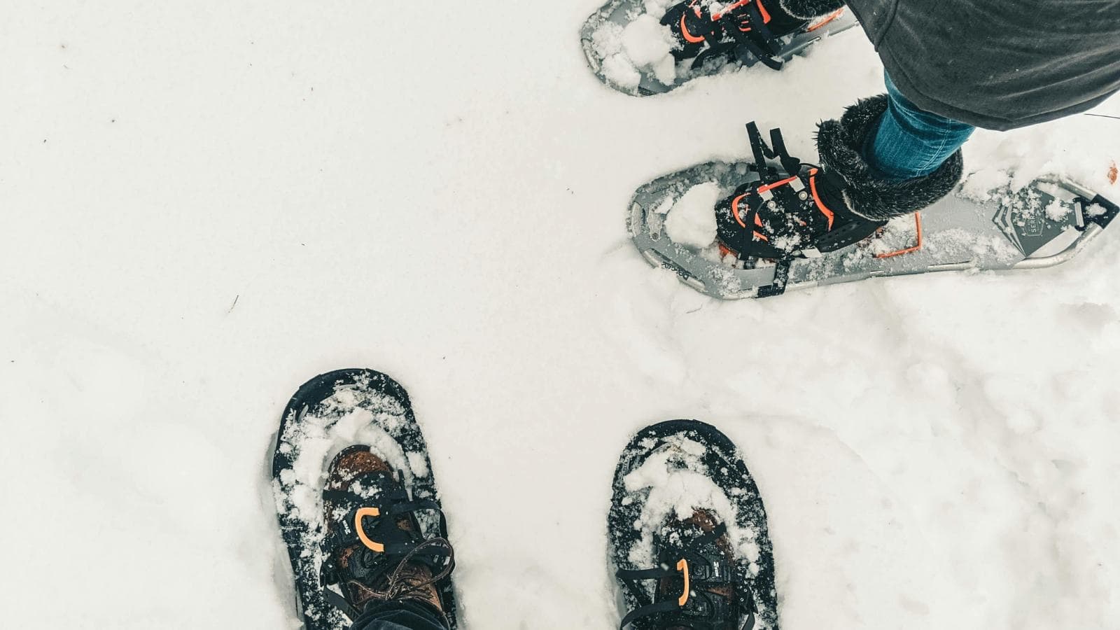 beginner athlete snowshoe running through fresh snow with proper winter running technique