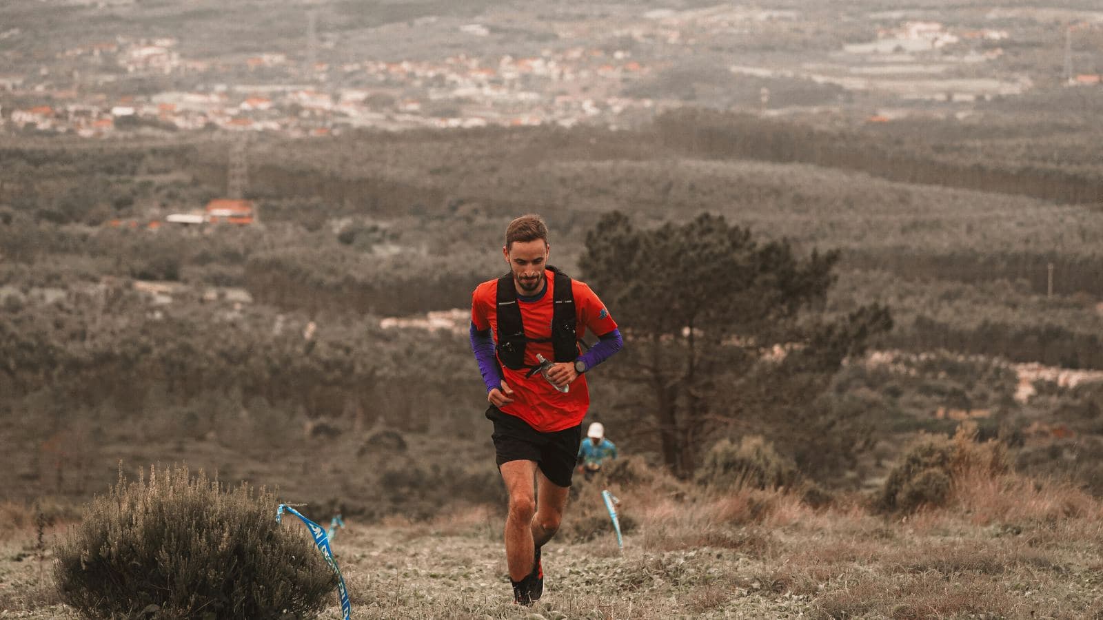 distance runner doing hill repeats to build running power and aerobic endurance
