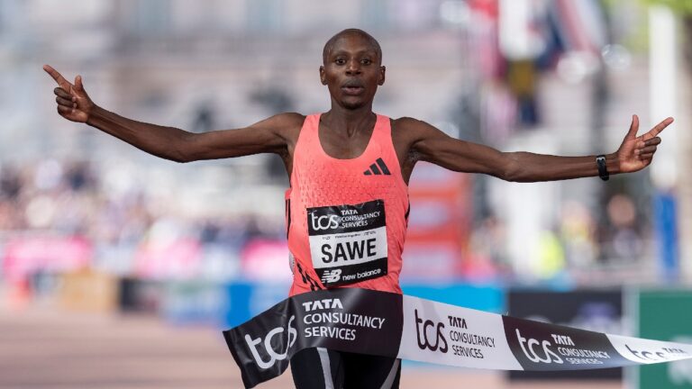 sabastian sawe wins london marathon arms stretched out 2026