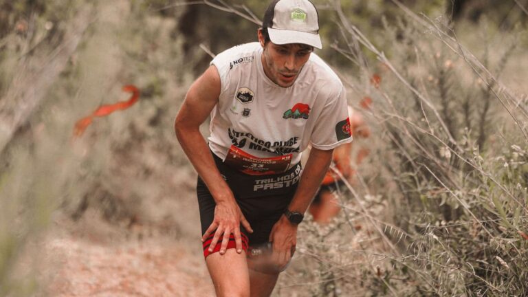 trail runner preparing for race start while managing pre race nerves and anxiety