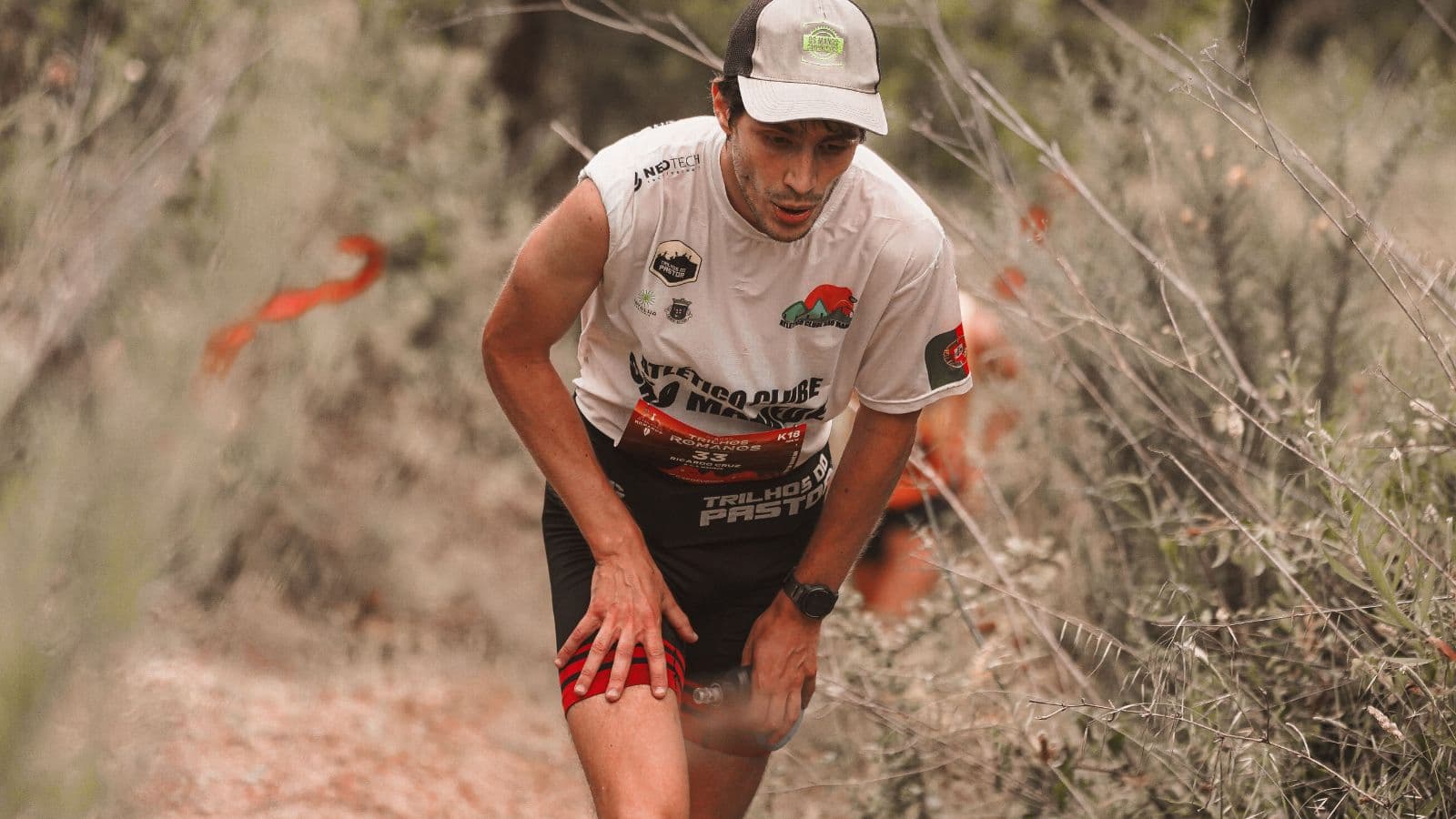 trail runner preparing for race start while managing pre race nerves and anxiety