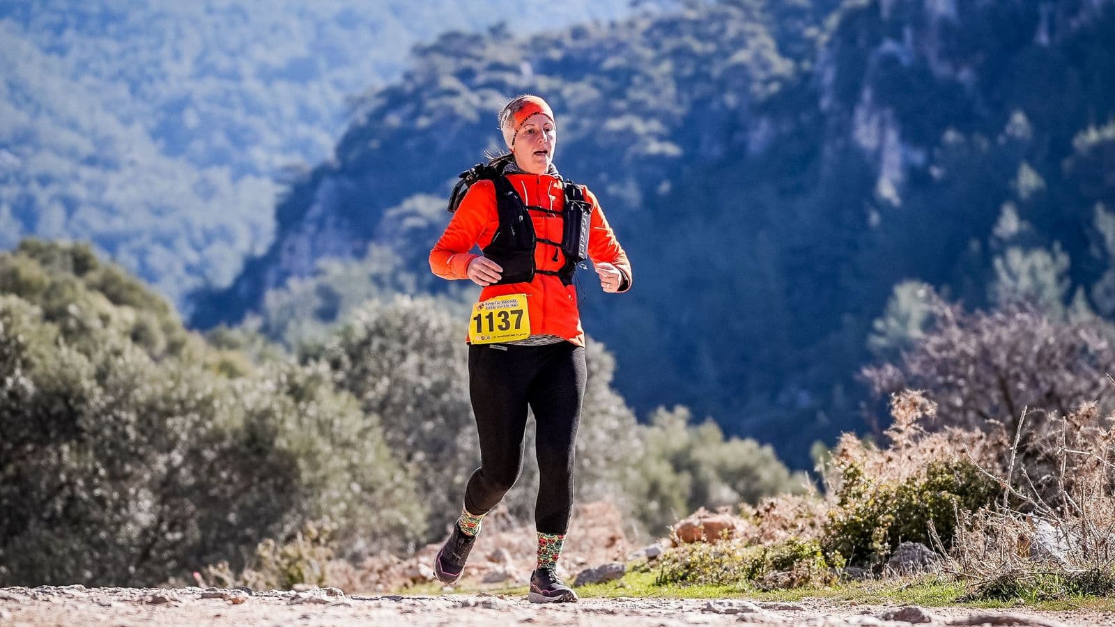 trail runner climbing steep mountain trail to improve strength endurance and trail running performance