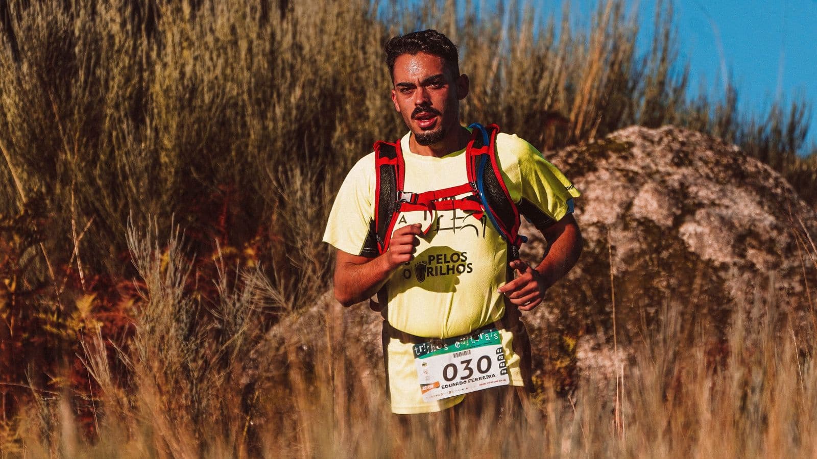 trail runner training in hot weather to improve endurance and performance in all race conditions