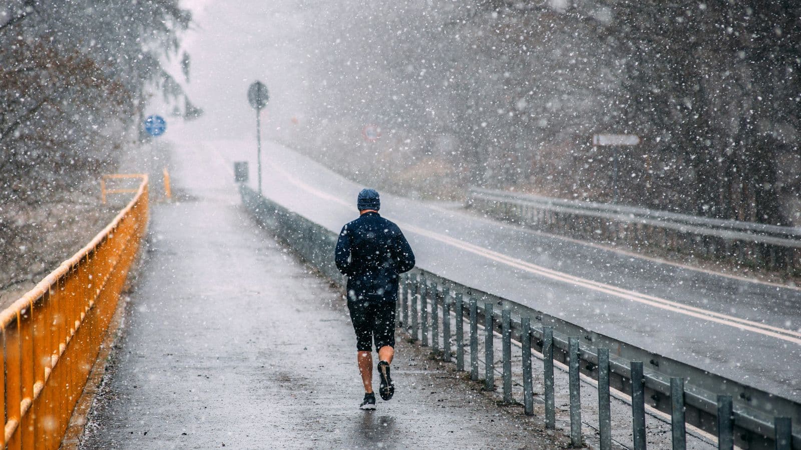 runner training outdoors in winter conditions to build fitness and prepare for peak running performance