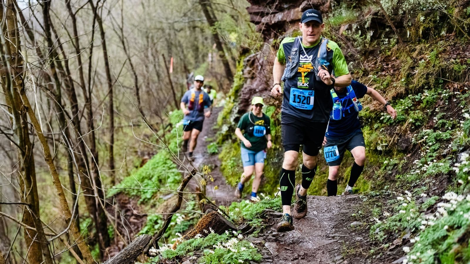 trail runner following race week preparation plan before upcoming trail running event