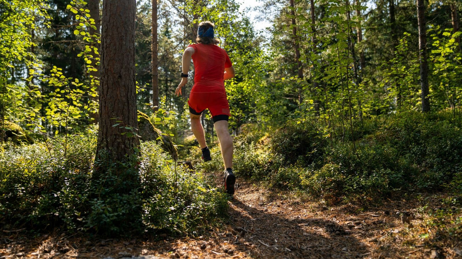 new trail runner wearing proper gear and running shoes on beginner friendly outdoor trail