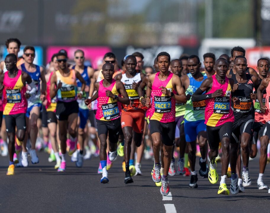 Yee (far left) and Sawe (far right) [Photo credit: TCS London Marathon]