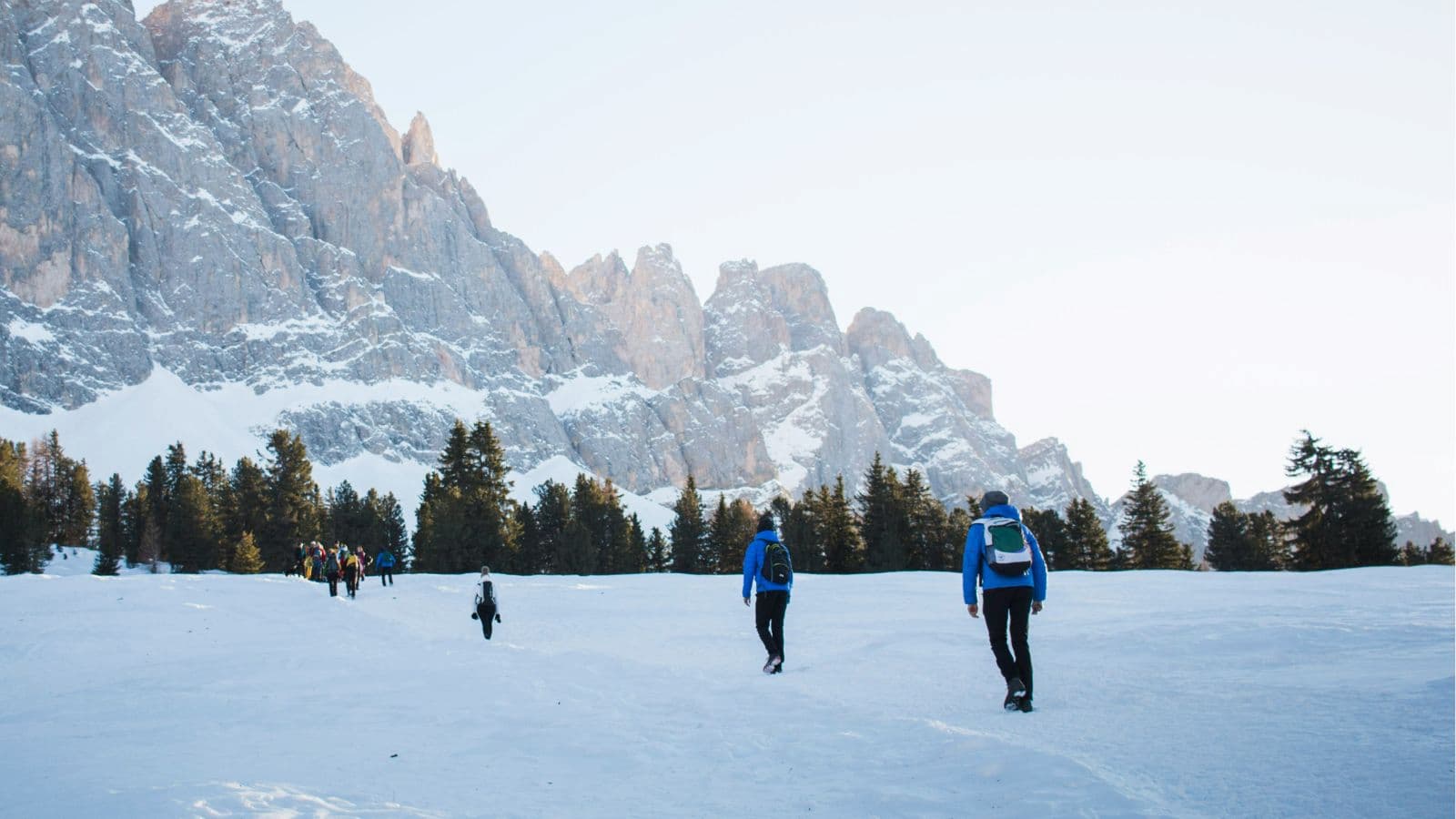 trail runner wearing insulated clothing to prevent hypothermia during cold weather mountain run