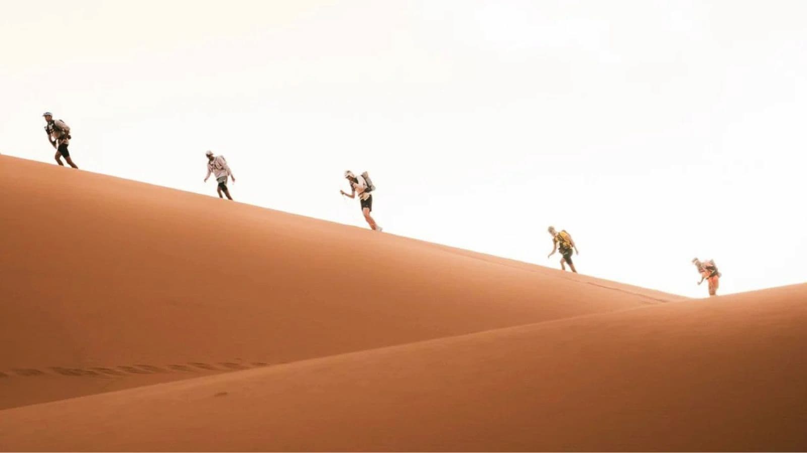Marathon runners mid race in extreme hot weather
