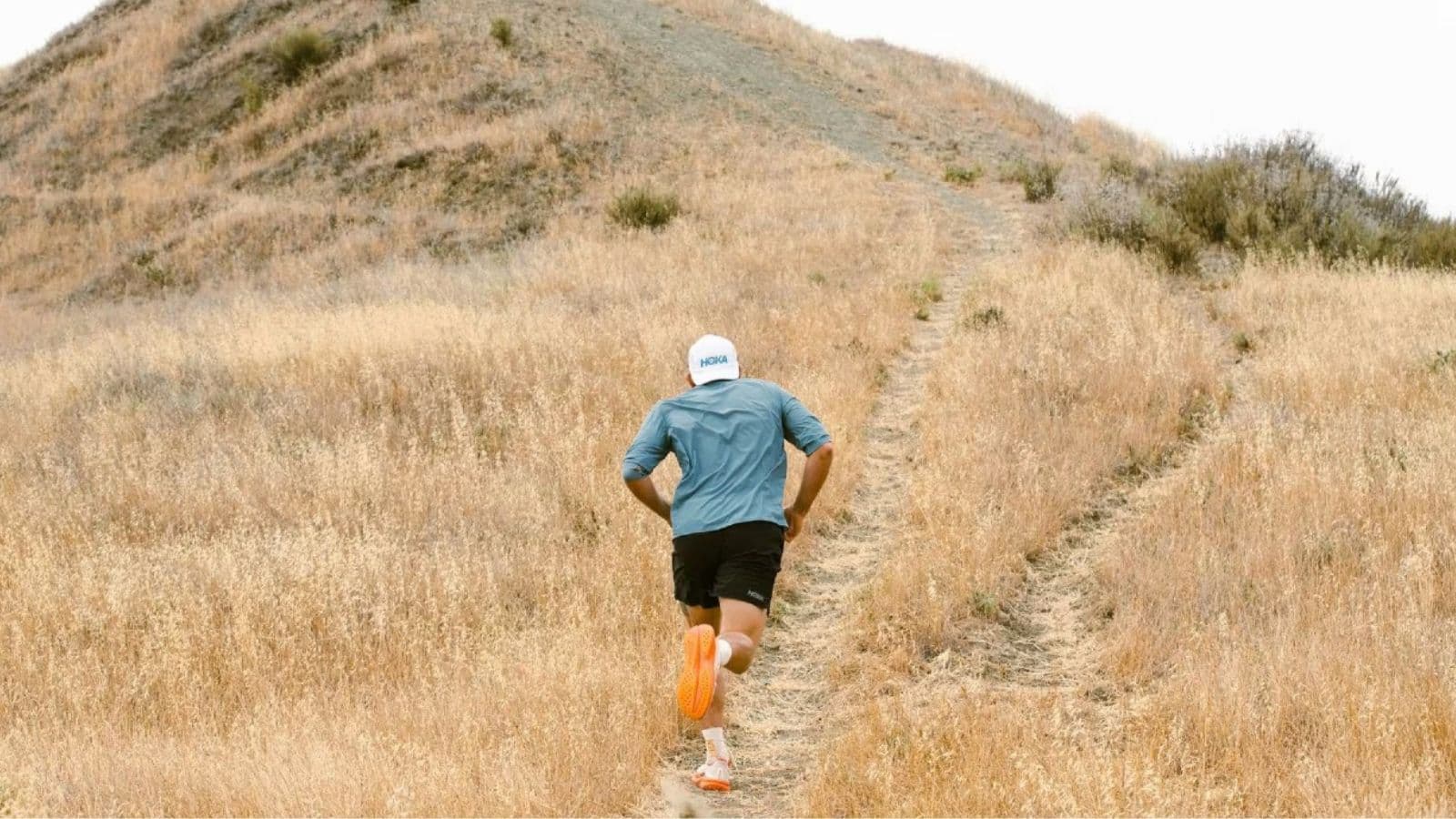 Runner experiencing leg discomfort during a training run but continuing despite early signs of pain.
