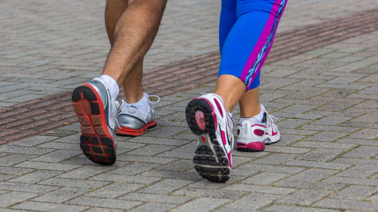 Runner alternating between running and walking intervals during an outdoor workout using the Jeffing run-walk method.